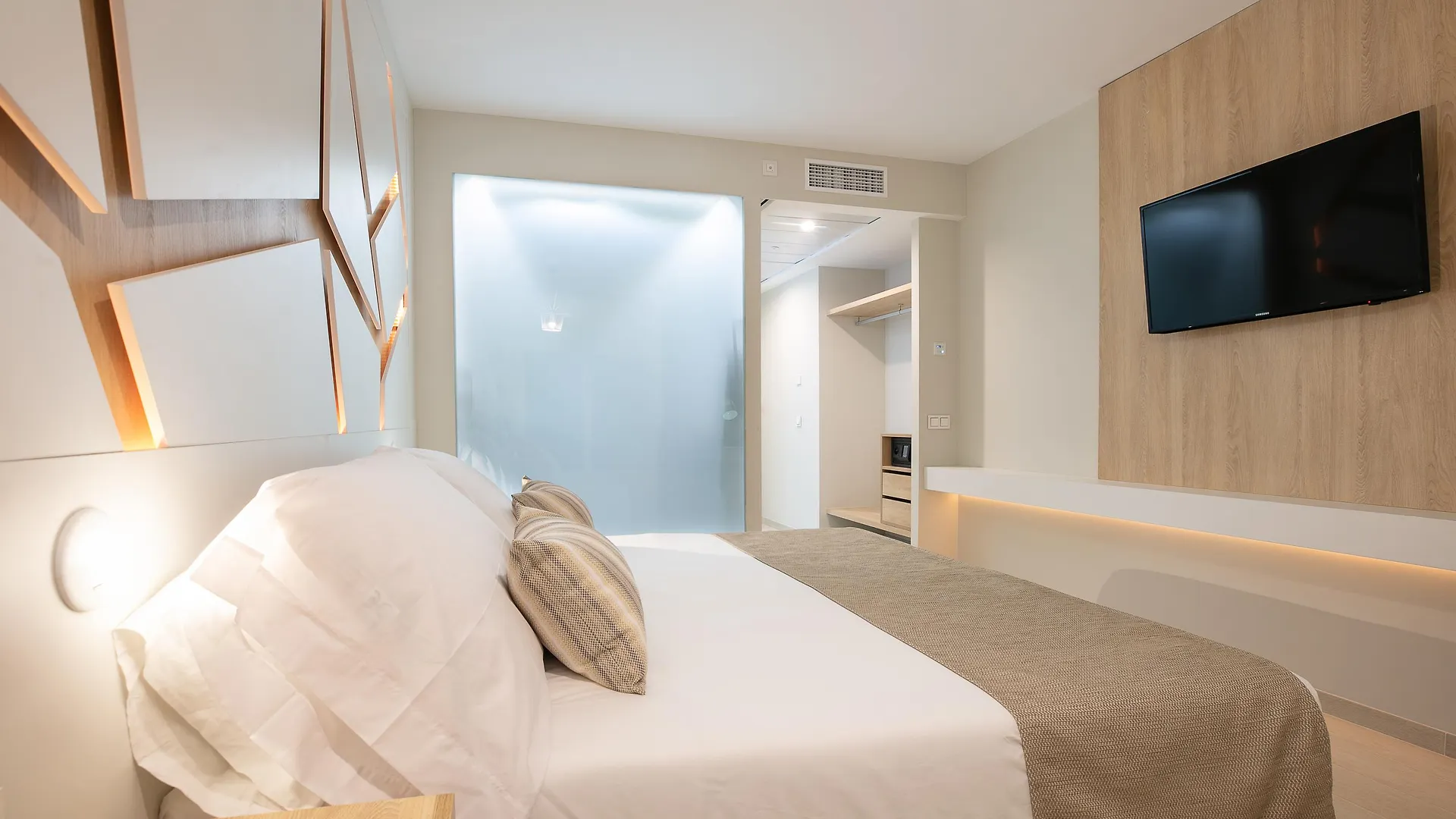 Hotel The Ibiza Twiins - 4* Sup Playa d'en Bossa 4*,  Hiszpania